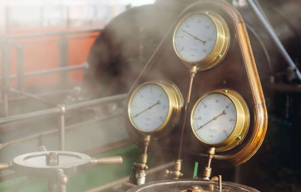 Calderas de vapor y agua destilada en procesos industriales